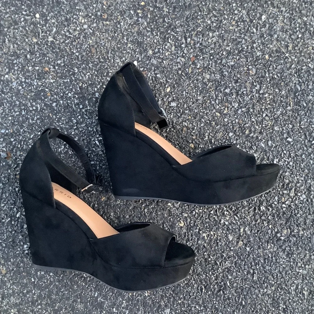 Torrid Black Faux Suede Platform Wedge Sandals Ankle Strap Wide Width 10W